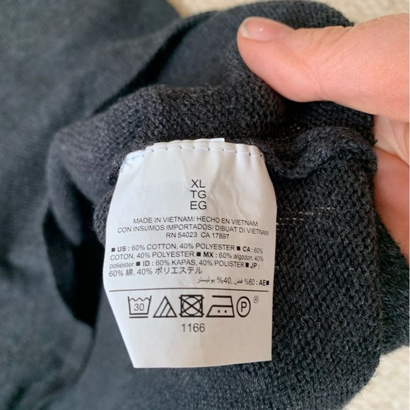 Old Navy Charcoal Gray V Neckline Sweater sz XL PW14 - Picture 6 of 6